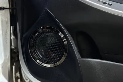 Hyundai Solaris, установка фронтальной акустики с модернизацией дверной карты и уголков